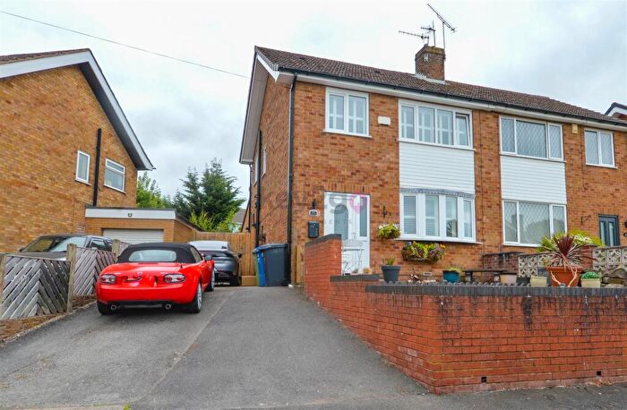 3 Bedroom Semi-Detached House For Sale In Davian Way, Chesterfield, S40