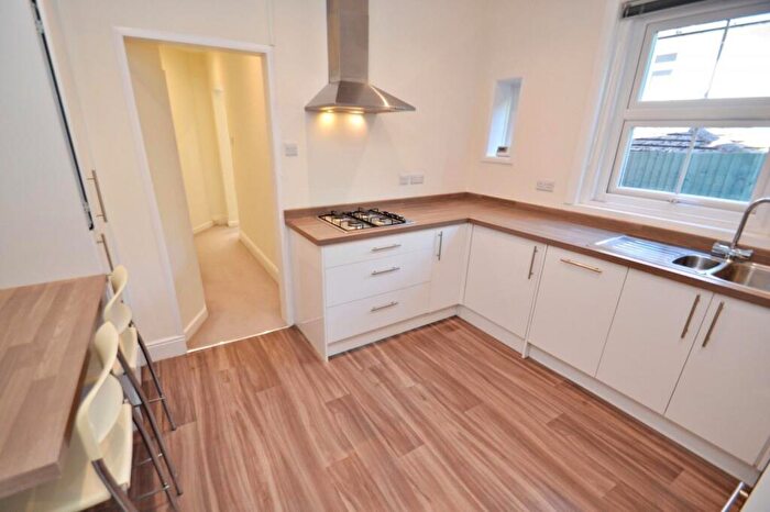 2 Bedroom Flat To Rent In Broadstone, BH18