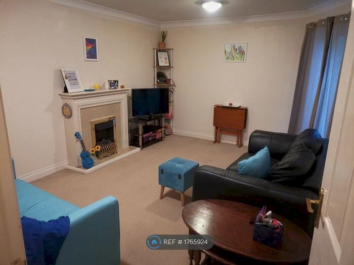 2 Bedroom Flat To Rent In The Dell, Southampton Hampshire, SO15