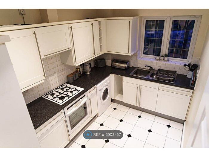 2 Bedroom Flat To Rent In Talbot Avenue, Bournemouth, BH3