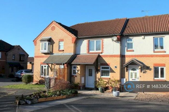 2 Bedroom Terraced House To Rent In Lorimer Close, Luton, LU2