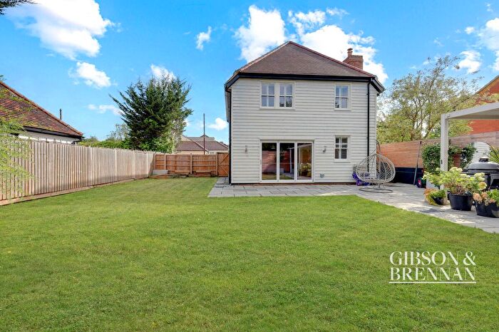 3 Bedroom Detached House For Sale In Pound Lane, Basildon, SS15