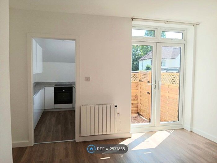1 Bedroom Flat To Rent In Slipshatch Road, Reigate, RH2