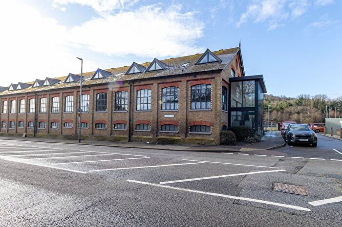 2 Bedroom Flat For Sale In Crabble Hill, Dover, Kent, CT17