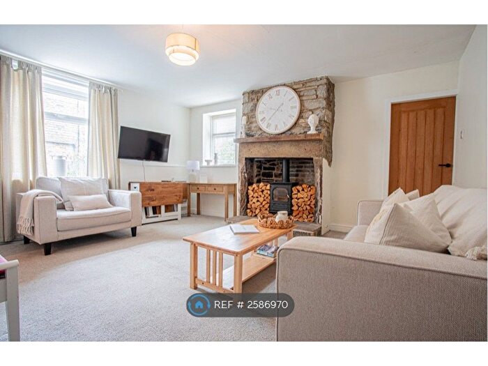 2 Bedroom End Terrace House To Rent In Lidget Street, Huddersfield, HD3
