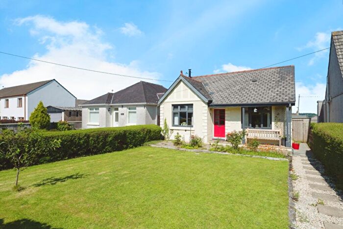 3 Bedroom Bungalow For Sale In Bethesda Road, Tumble, Llanelli, Carmarthenshire, SA14