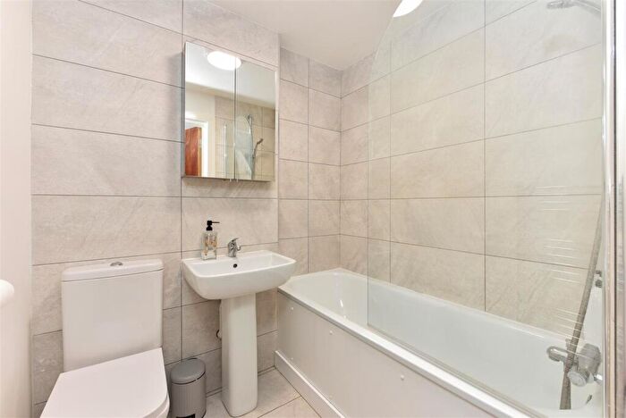 1 Bedroom Flat For Sale In Henderson Road, Southsea, PO4