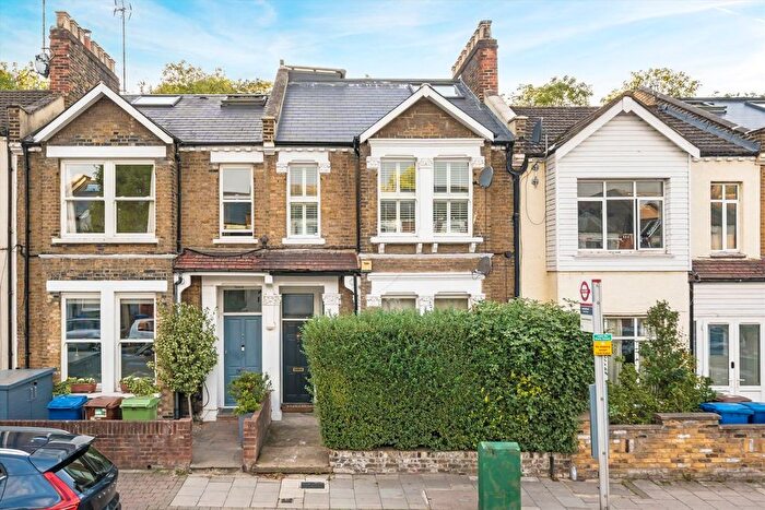 3 Bedroom Flat To Rent In Ivydale Road, Peckham, SE15
