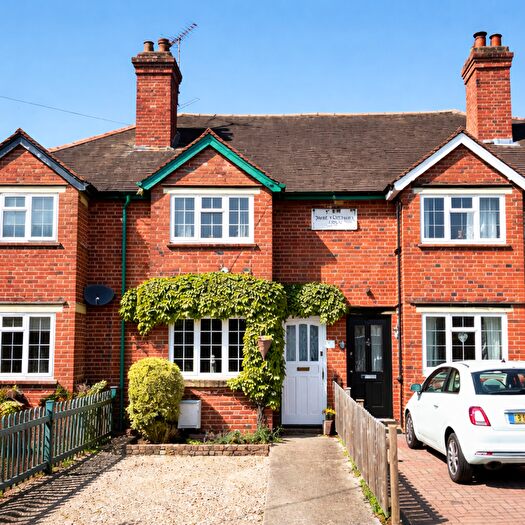 2 Bedroom Terraced House For Sale In Pinkneys Green, SL6