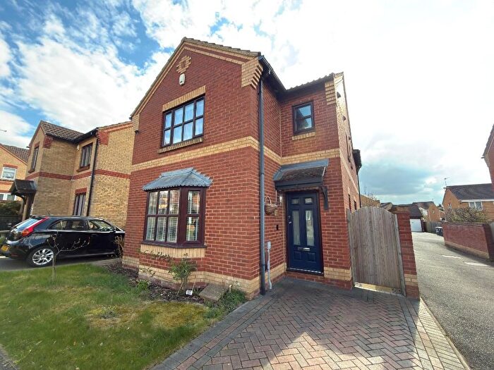 3 Bedroom Detached House For Sale In Lorimer Close, Bushmead, Luton, Bedfordshire, LU2