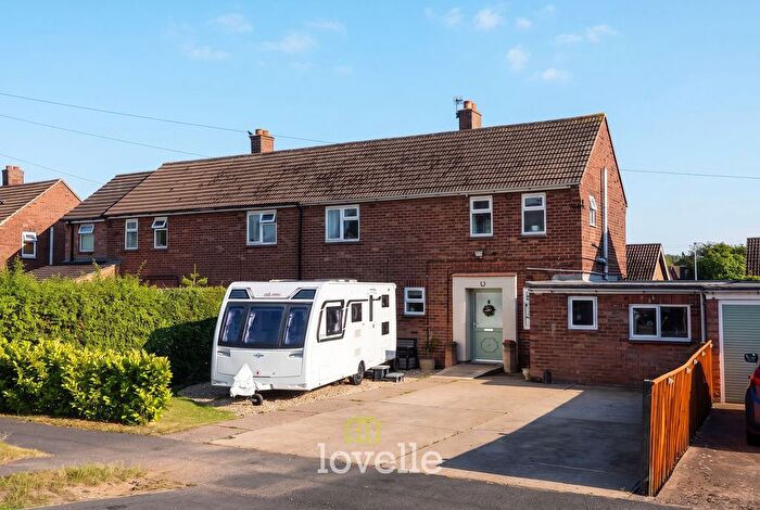 3 Bedroom Semi-Detached House For Sale In Cemetery Road, Laceby, DN37