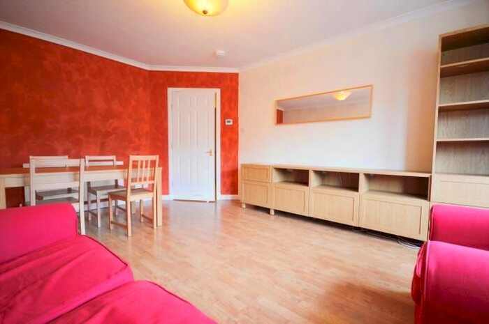 2 Bedroom Flat To Rent In Millar Crescent, Edinburgh, EH10