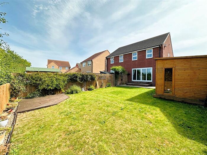 3 Bedroom Semi-Detached House For Sale In Banks Close, Goole, DN14