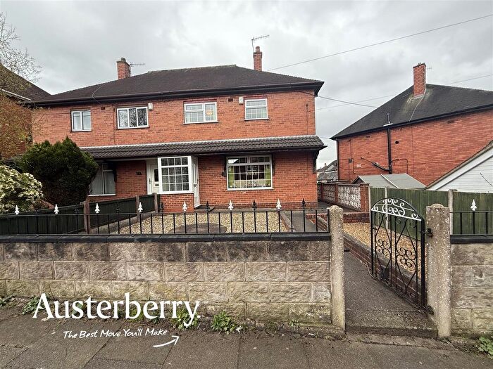 3 Bedroom Semi Detached House For Sale In Gilliat Walk, Stoke-On-Trent, ST2