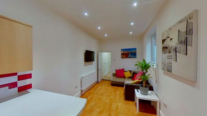 5 Bedroom House To Rent In Victory Road, Portsmouth, Portsmouth, PO1