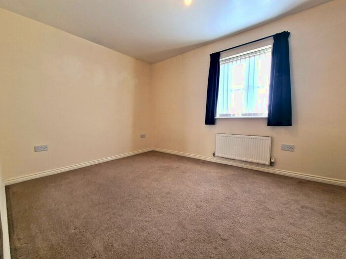 4 Bedroom Town House To Rent In Bluebell Way, Carterton, OX18