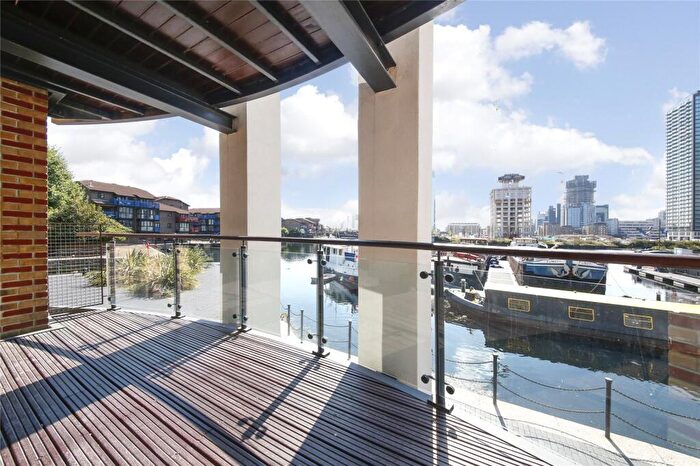 3 Bedroom Apartment To Rent In Boardwalk Place, London, E14