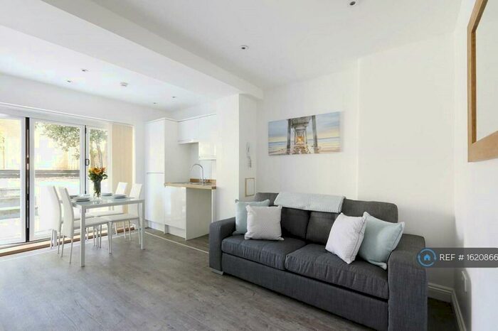 2 Bedroom Flat To Rent In Cromwell Road, Hove, BN3