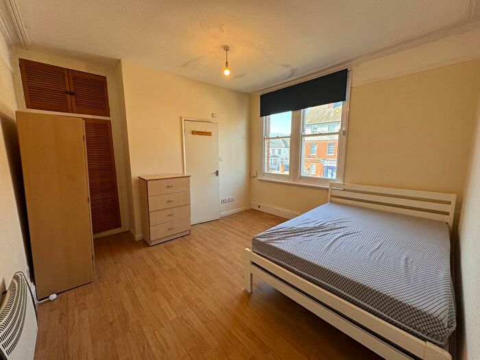 1 Bedroom Studio To Rent In Hanworth Road, Hounslow, TW3