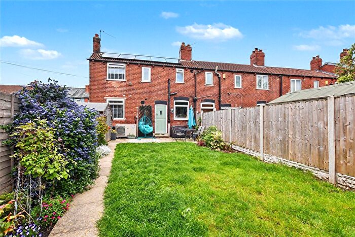 2 Bedroom End Of Terrace House For Sale In Dawlish Terrace, Leeds, West Yorkshire, LS9