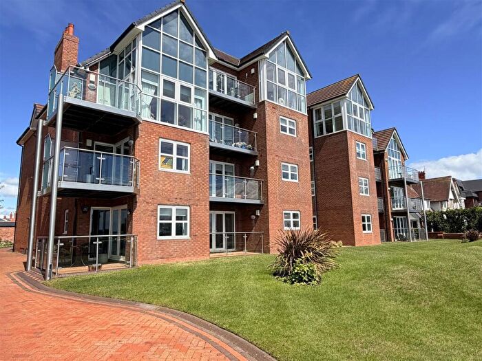2 Bedroom Apartment For Sale In Ribble Point, Inner Promenade, Fairhaven, Lytham St Annes, FY8