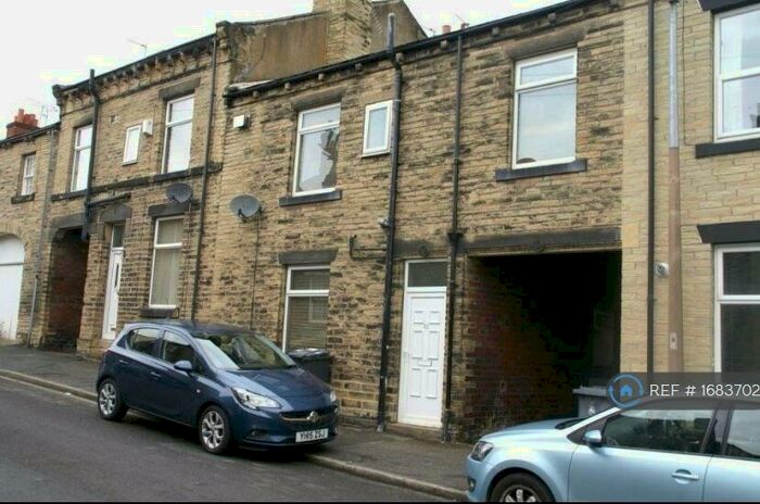 2 Bedroom Terraced House To Rent In Brooke Street, Cleckheaton, BD19