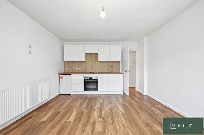 3 Bedroom Apartment To Rent In Willesden Lane, London, NW2