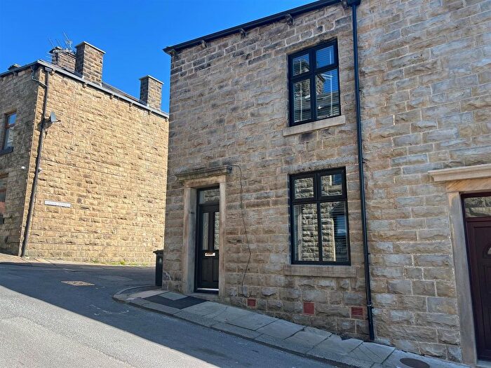 2 Bedroom Property To Rent In Union Street, Rawtenstall, Rossendale, BB4