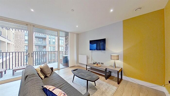 2 Bedroom Flat To Rent In Plough Lane, London, SW17