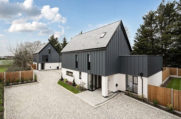 4 Bedroom Detached House For Sale In Kingfield, Woking, Surrey, GU22