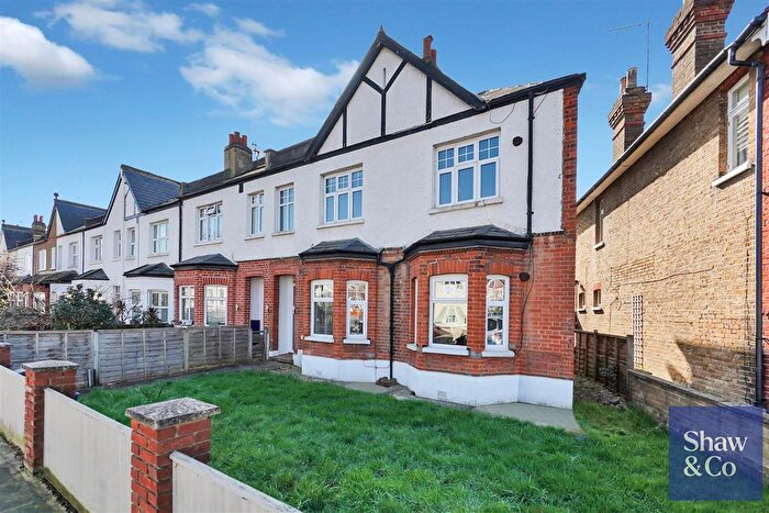 3 Bedroom End Terrace House For Sale In Kneller Road, Whitton, TW2