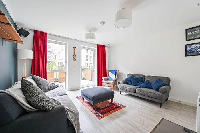 4 Bedroom Flat To Rent In Castle Street, East Ham, London, E13