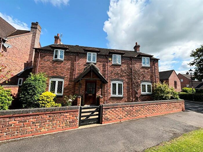 4 Bedroom Detached House To Rent In Tythe Barn Lane, Dickens Heath, Solihull, B90