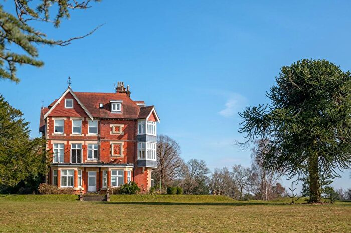 3 Bedroom Apartment For Sale In Coopers Hill Road, Nutfield, RH1