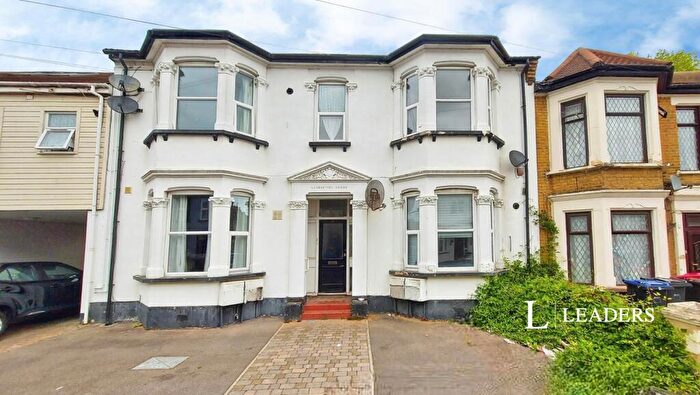 1 Bedroom Flat To Rent In Central Avenue, Southend-on-Sea, Essex, SS2