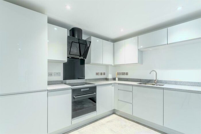 2 Bedroom Apartment To Rent In Wick Lane, Christchurch, BH23