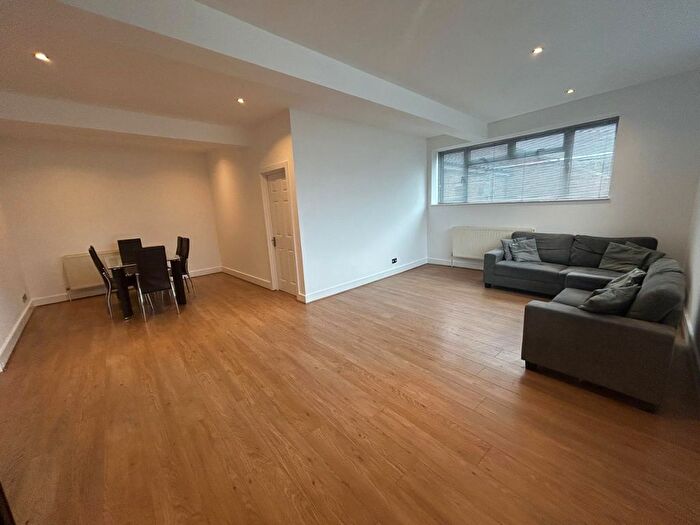 2 Bedroom Flat To Rent In Russell Parade, Golders Green Road, London, NW11