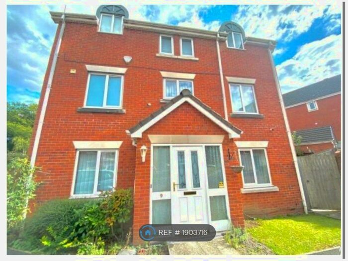 4 Bedroom Semi-Detached House To Rent In Stockport, Stockport, SK2