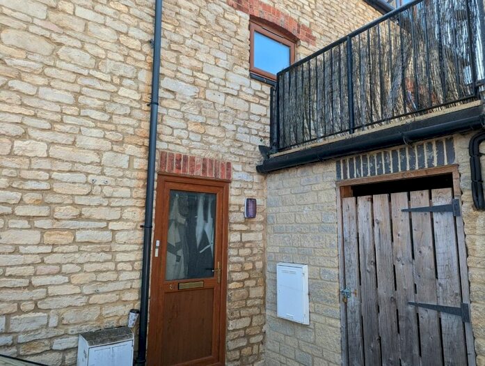 3 Bedroom Maisonette To Rent In Brook Street, Raunds, NN9