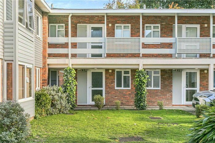 1 Bedroom Flat To Rent In Cross Lanes, Guildford, Surrey, GU1