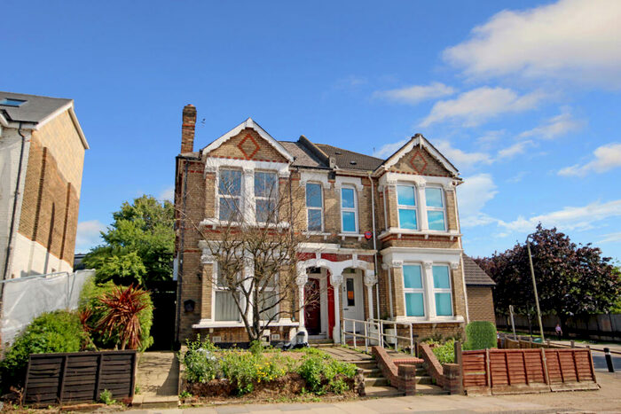 2 Bedroom Maisonette To Rent In Station Road, London, NW4