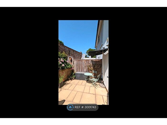 2 Bedroom Flat To Rent In Bovemoors Lane, Exeter, EX2