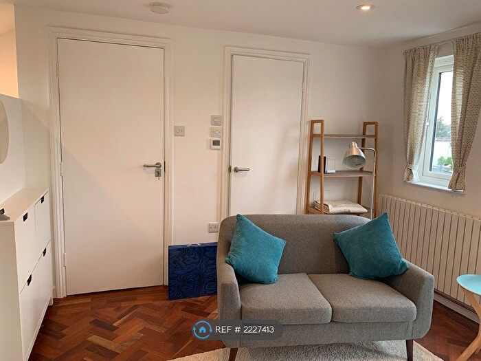 Studio To Rent In Melbourne Avenue, London, N13