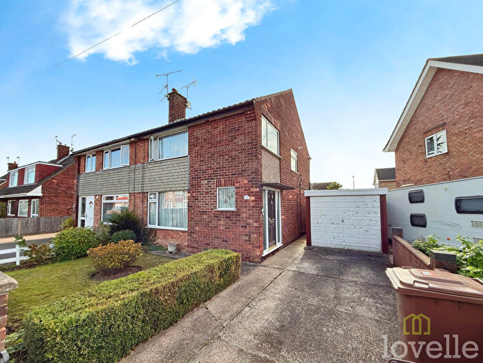 3 Bedroom Semi Detached House For Sale In Chestnut Road, North Hykeham, LN6
