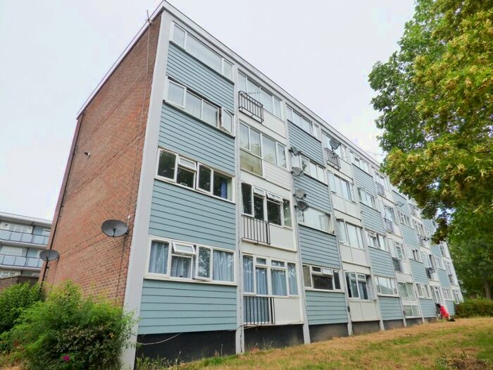 1 Bedroom Flat To Rent In The Knares, Basildon, SS16