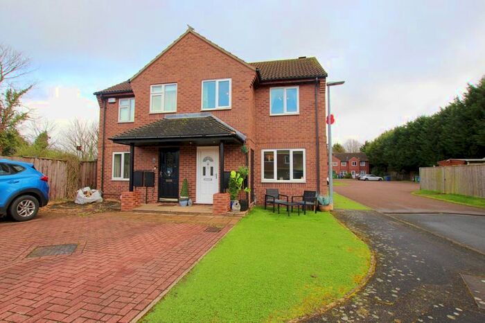 3 Bedroom Semi-Detached House For Sale In Ashleigh Court, Healing, Grimsby, DN41