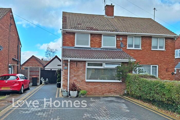 2 Bedroom Semi-Detached House For Sale In York Close, Barton-Le-Clay, MK45