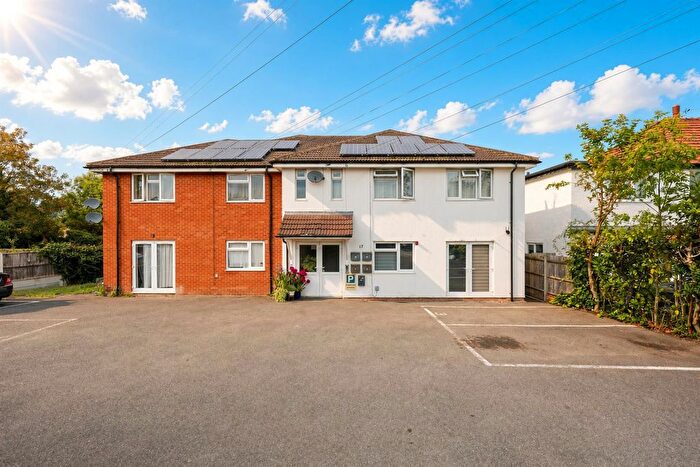 2 Bedroom Flat For Sale In Peachey Lane, Uxbridge, UB8