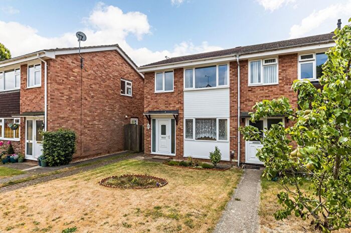 3 Bedroom End Terrace House For Sale In River Close, Abingdon, OX14