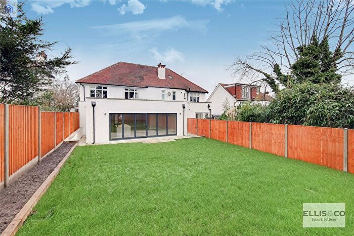 5 Bedroom Semi-Detached House To Rent In Park Chase, Wembley, HA9